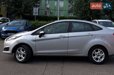 Хэтчбек Ford Fiesta 2015 в 