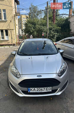 Хэтчбек Ford Fiesta 2015 в 