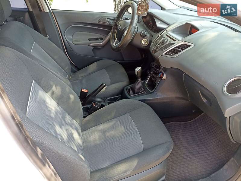 Хэтчбек Ford Fiesta 2011 в Днепре