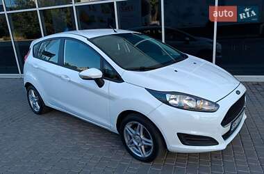Хэтчбек Ford Fiesta 2016 в 