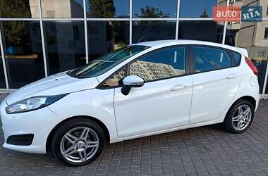 Хэтчбек Ford Fiesta 2016 в 