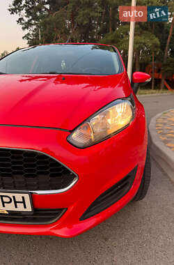 Хетчбек Ford Fiesta 2016 в 