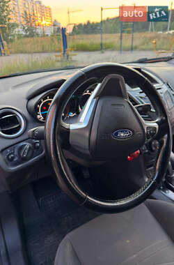 Хетчбек Ford Fiesta 2016 в 