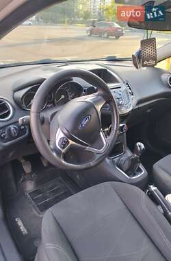 Седан Ford Fiesta 2015 в 