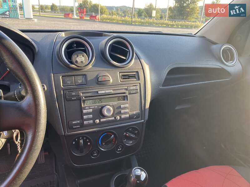 Хэтчбек Ford Fiesta 2006 в Киеве