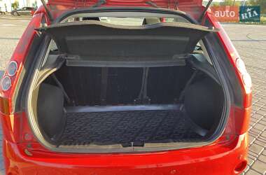 Хэтчбек Ford Fiesta 2006 в 