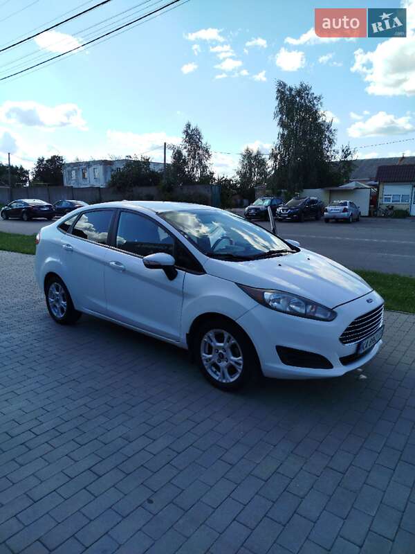 Седан Ford Fiesta 2015 в Миргороде