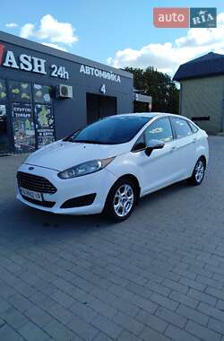 Седан Ford Fiesta 2015 в Миргороді