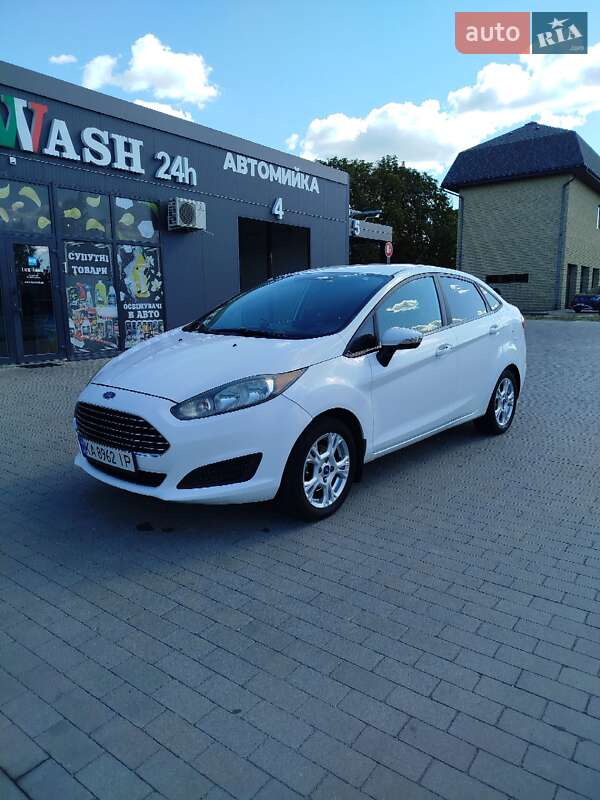 Седан Ford Fiesta 2015 в 