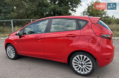 Хэтчбек Ford Fiesta 2011 в 