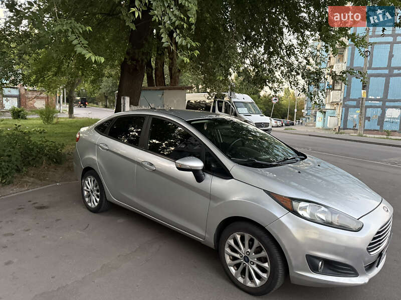 Седан Ford Fiesta 2014 в Днепре