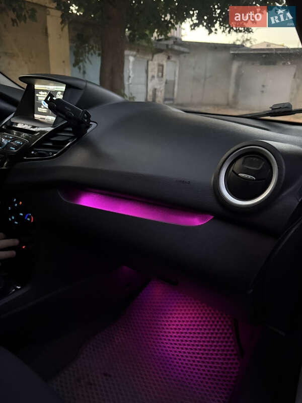 Седан Ford Fiesta 2014 в Днепре