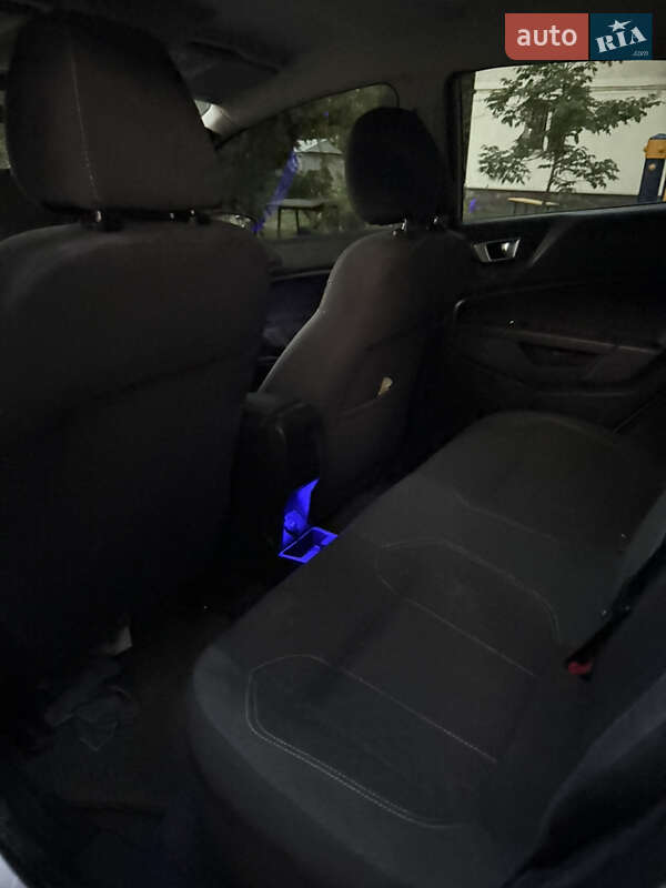 Седан Ford Fiesta 2014 в Днепре