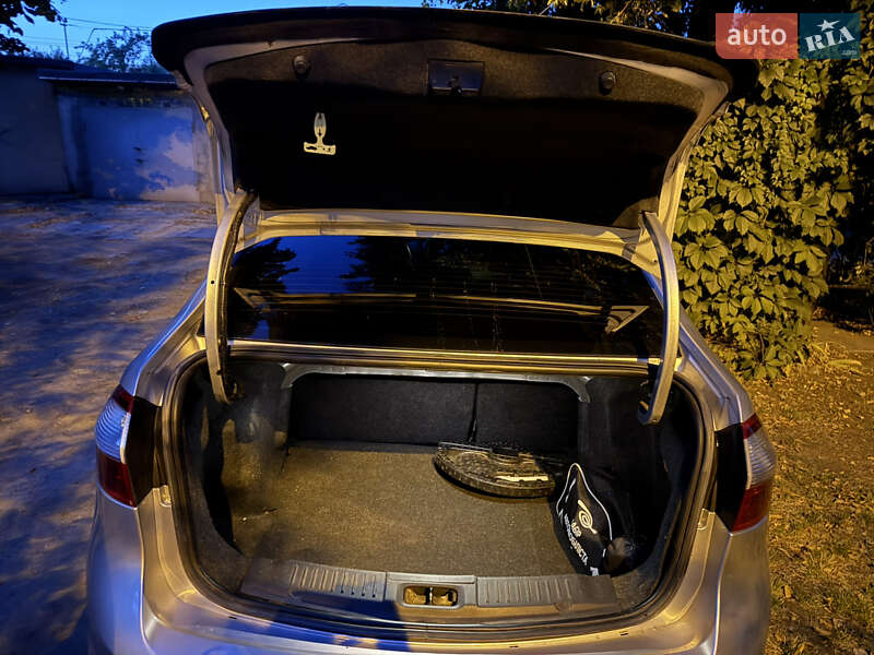 Седан Ford Fiesta 2014 в Днепре