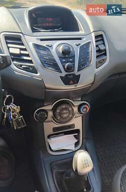 Хэтчбек Ford Fiesta 2010 в 