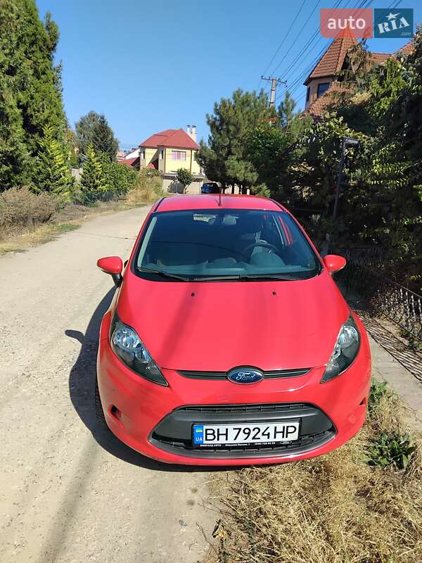 Хэтчбек Ford Fiesta 2010 в 