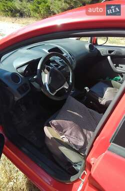 Хэтчбек Ford Fiesta 2010 в 