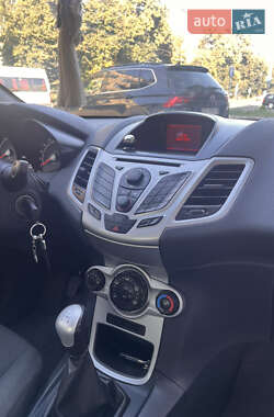 Хэтчбек Ford Fiesta 2011 в 