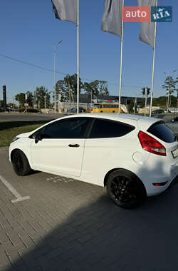 Хэтчбек Ford Fiesta 2010 в 