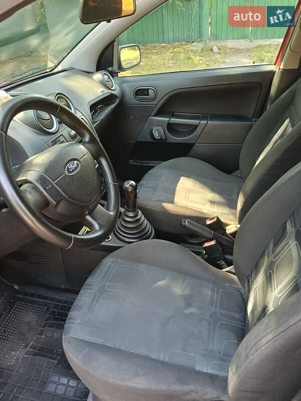 Хэтчбек Ford Fiesta 2006 в Кривом Роге