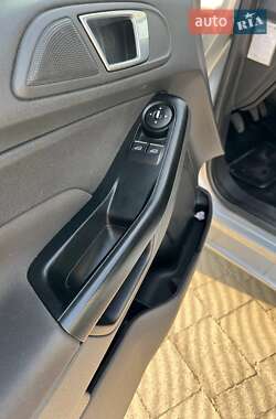 Хэтчбек Ford Fiesta 2013 в 