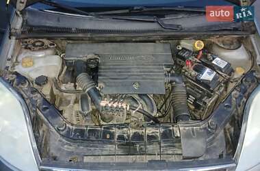 Хэтчбек Ford Fiesta 2002 в  фото 10 Хэтчбек Ford Fiesta 2002 в