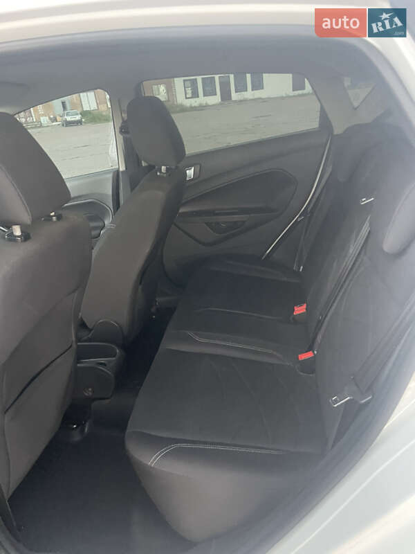 Хэтчбек Ford Fiesta 2013 в Прилуках