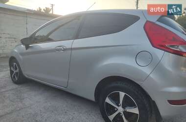 Хэтчбек Ford Fiesta 2010 в 
