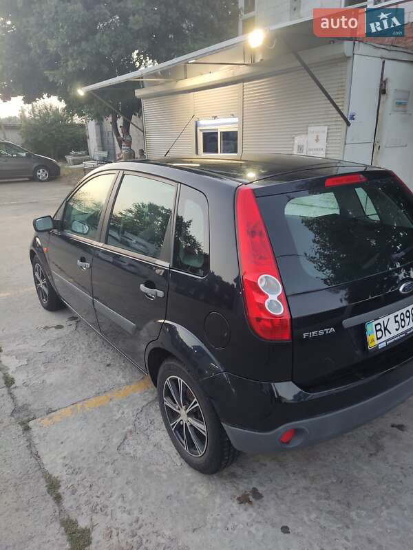 Хэтчбек Ford Fiesta 2007 в Вараше