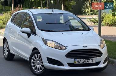 Хэтчбек Ford Fiesta 2015 в Киеве