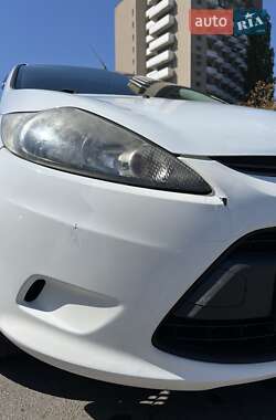 Хэтчбек Ford Fiesta 2012 в 