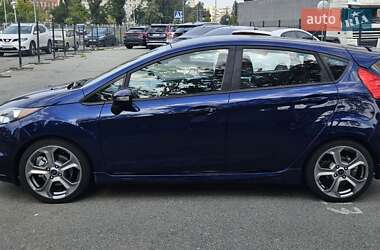 Хэтчбек Ford Fiesta 2015 в 