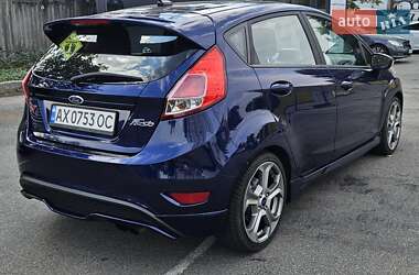 Хэтчбек Ford Fiesta 2015 в 