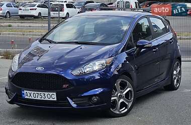 Хэтчбек Ford Fiesta 2015 в 