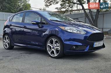 Хэтчбек Ford Fiesta 2015 в 