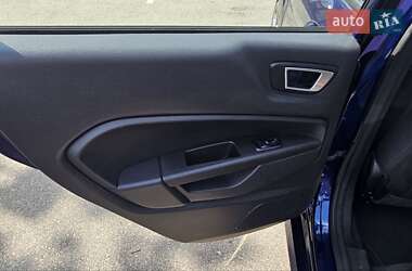 Хэтчбек Ford Fiesta 2015 в 