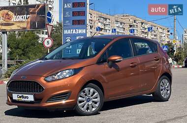 Хэтчбек Ford Fiesta 2016 в 