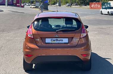Хэтчбек Ford Fiesta 2016 в 