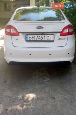 Седан Ford Fiesta 2011 в 