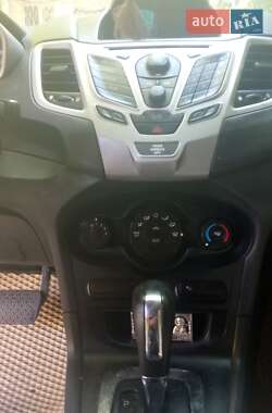 Седан Ford Fiesta 2011 в 