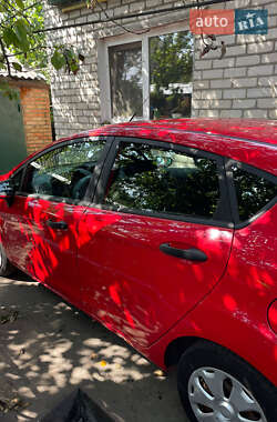 Хэтчбек Ford Fiesta 2012 в 