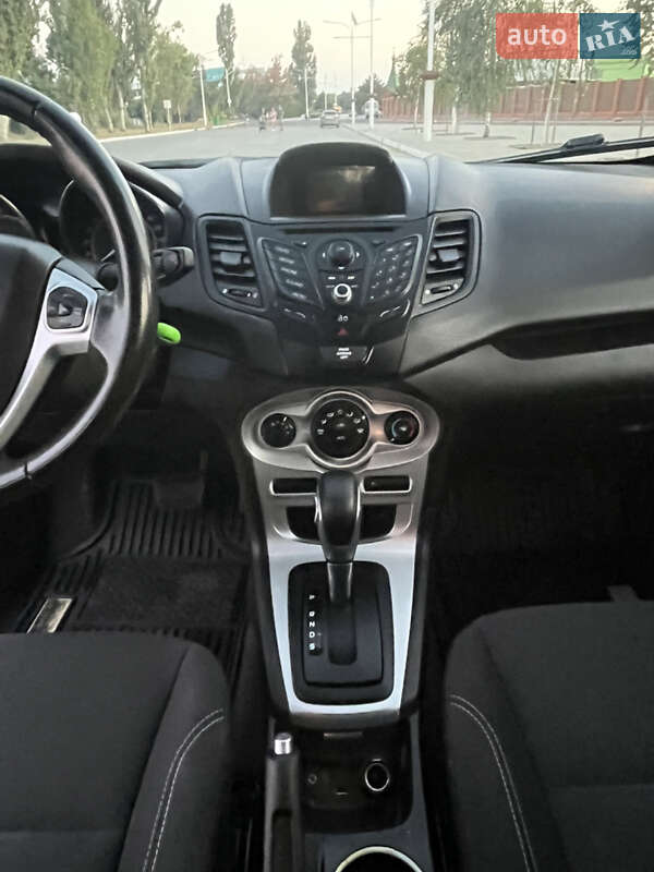Хэтчбек Ford Fiesta 2013 в Измаиле