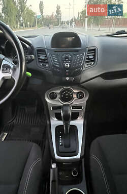 Хэтчбек Ford Fiesta 2013 в 