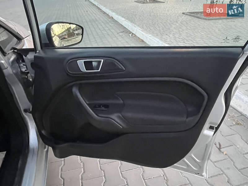 Хэтчбек Ford Fiesta 2013 в Измаиле
