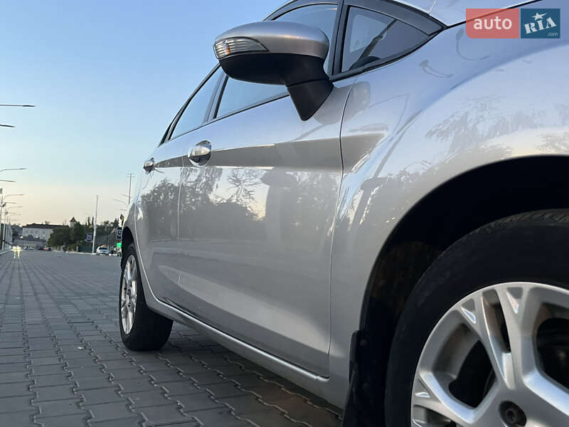 Хэтчбек Ford Fiesta 2013 в Измаиле