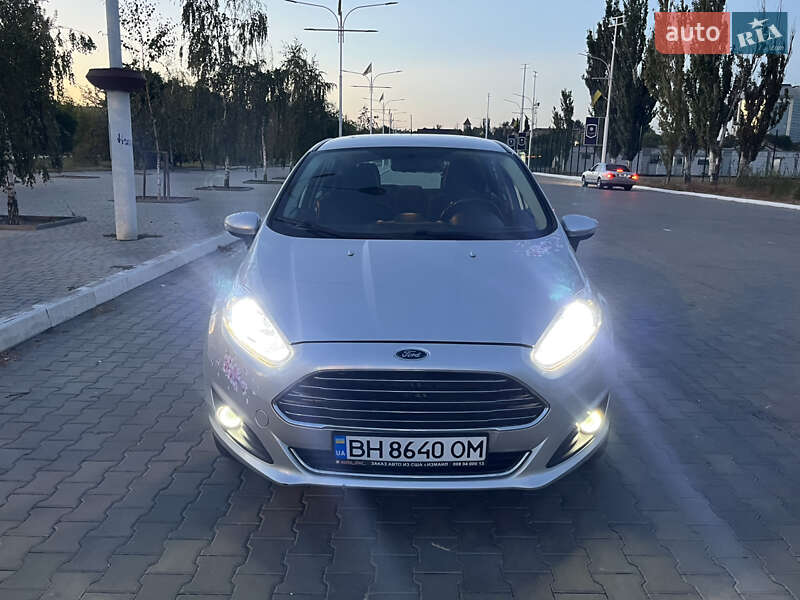 Хэтчбек Ford Fiesta 2013 в Измаиле