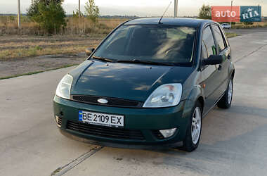 Хэтчбек Ford Fiesta 2003 в 