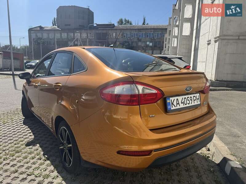 Седан Ford Fiesta 2015 в Киеве