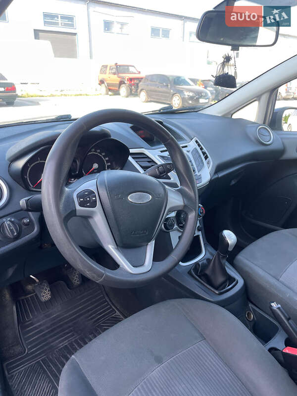 Хэтчбек Ford Fiesta 2011 в Львове