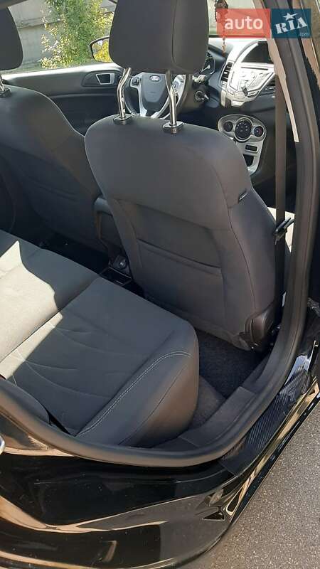 Седан Ford Fiesta 2016 в Киеве